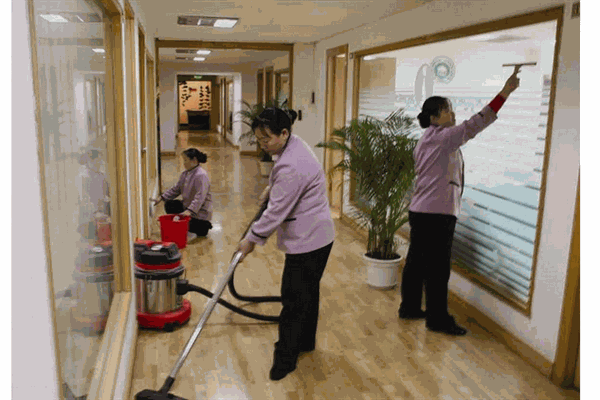 萬家家政 專業服務，讓家更溫暖